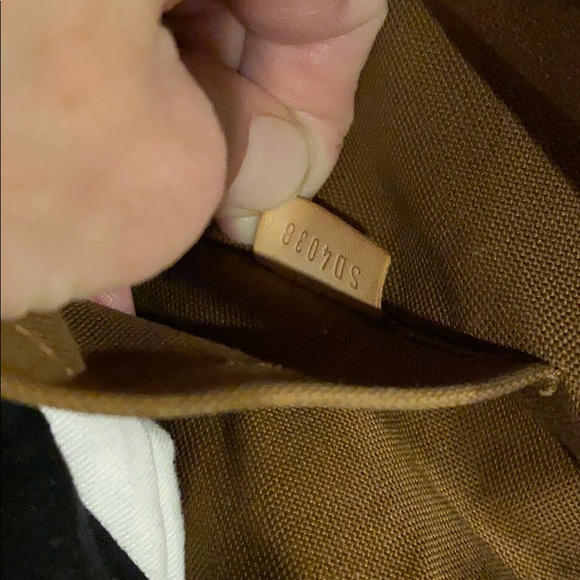 Authentic Louis Vuitton Purse.  1 owner. - Picture 5 of 5